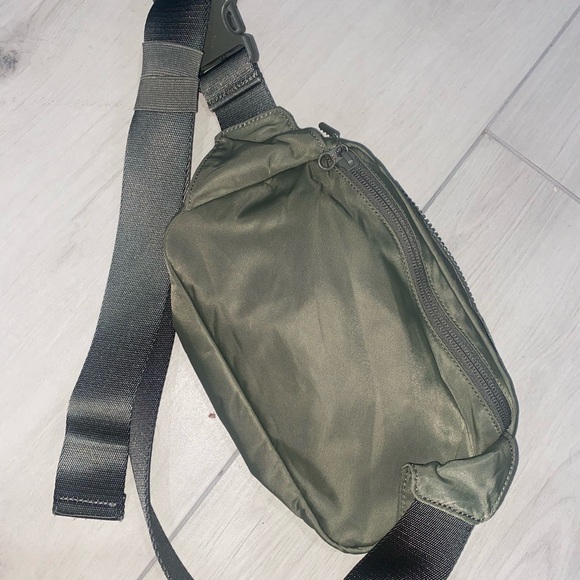 lululemon athletica Forest Green women’s Belt Bag - Picture 2 of 5